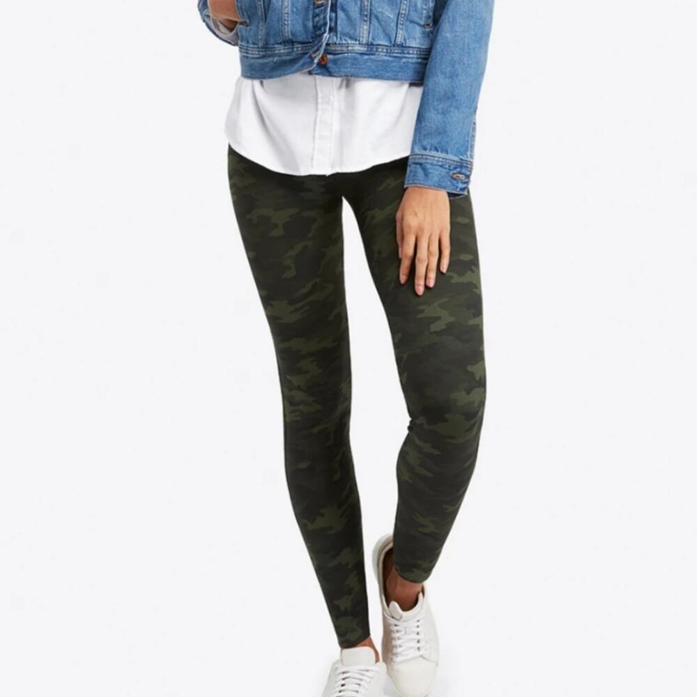 Spanx Look at Me Now Seamless Leggings in Camo Small